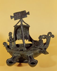 Lamp in de vorm van een boot, met St. Paul en St. Peter